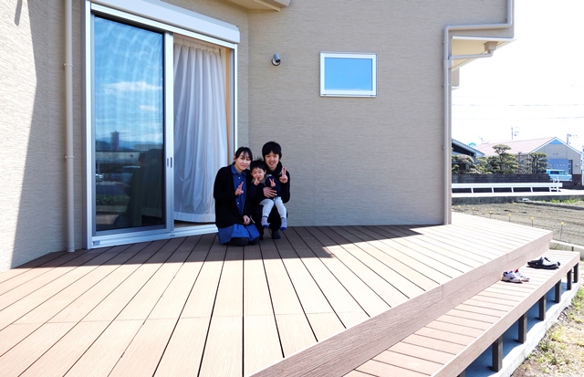 広々南向きウッドデッキ